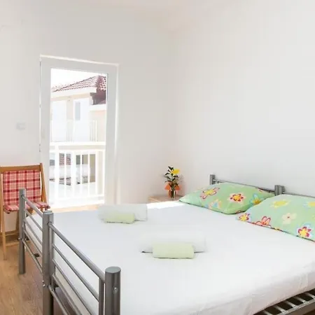 Appartement Letizia - Double With Balcony And Shared Bathroom-1 *