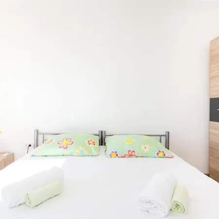 Letizia - Double With Balcony And Shared Bathroom-1 Appartamento *