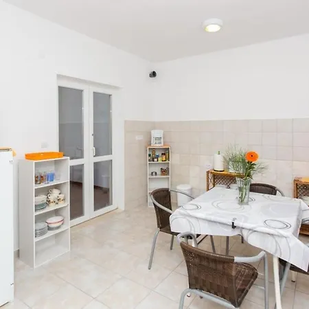 Apartment Letizia - Double With Balcony And Shared Bathroom-1 *
