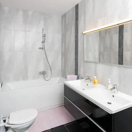 Letizia - Double With Balcony And Shared Bathroom-1