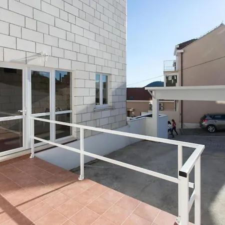 Appartement Letizia - Double With Balcony And Shared Bathroom-1