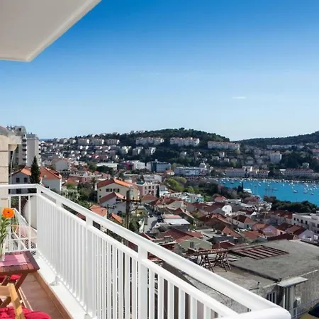 Letizia - Double With Balcony And Shared Bathroom-1