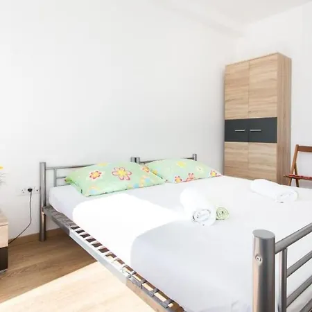 Appartement Letizia - Double With Balcony And Shared Bathroom-1