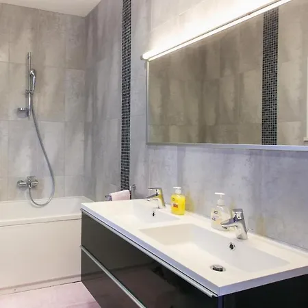 Appartement Letizia - Double With Balcony And Shared Bathroom-1 *