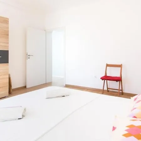 Letizia - Double With Balcony And Shared Bathroom-1 Daire *