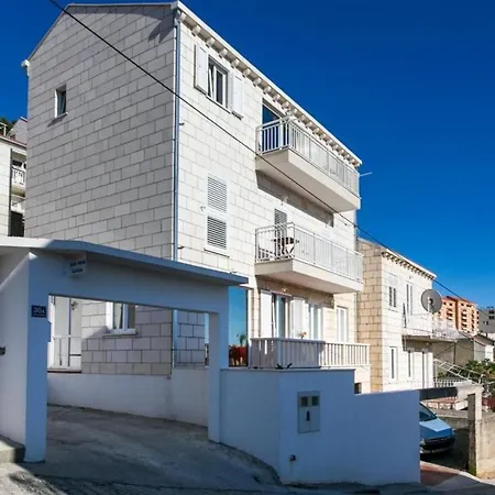 Letizia - Double With Balcony And Shared Bathroom-1 *